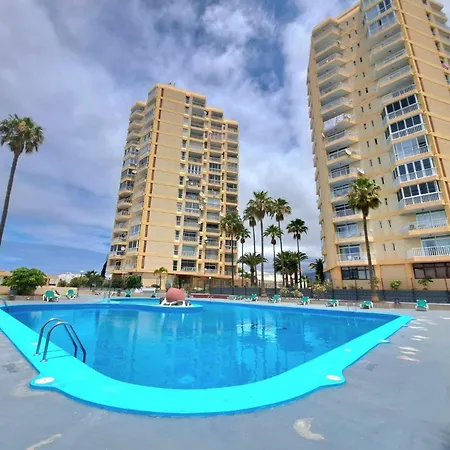 Amazing View Over The Ocean Y 아파트 *