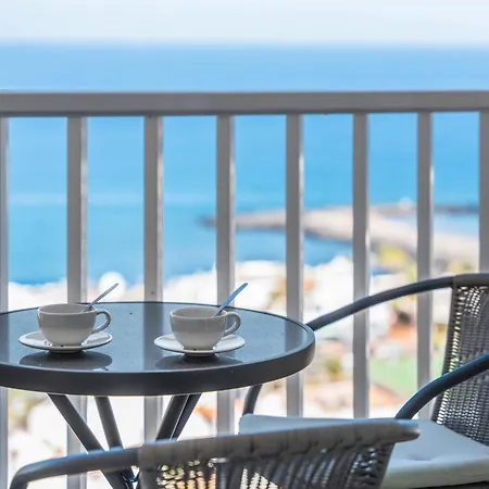 Amazing View Over The Ocean Y アパート *