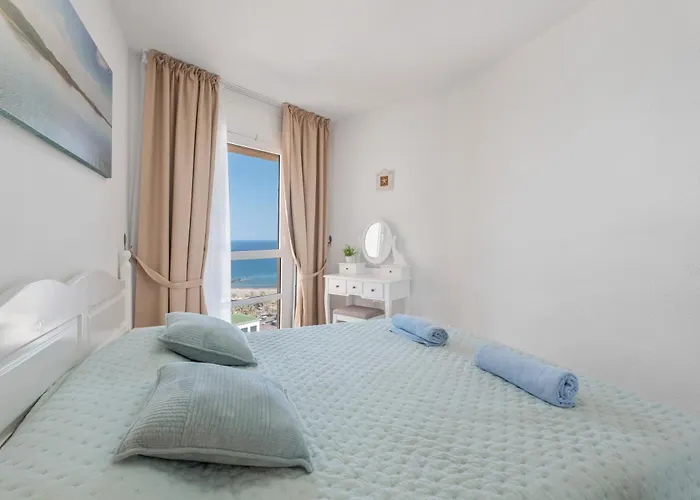 Amazing View Over The Ocean Y